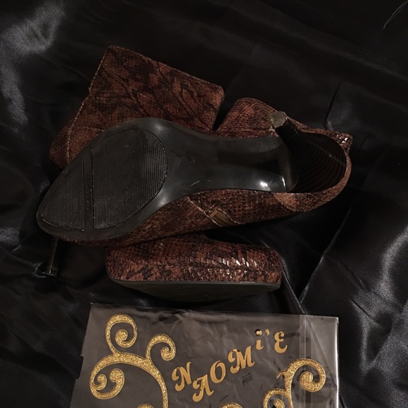 Boots - Picture 5 of 8